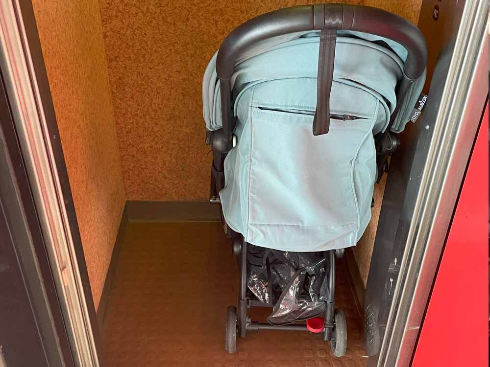 YOYO Babyzen stroller in the elevator of a building in Paris