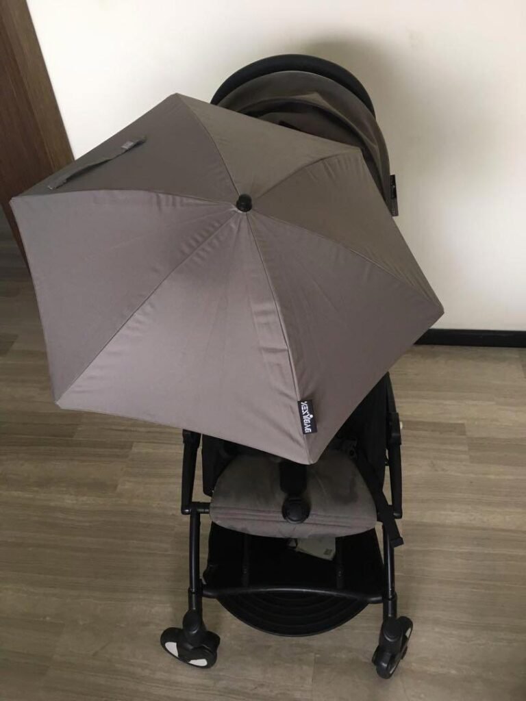 YOYO Babyzen Taupe stroller with a taupe parasol